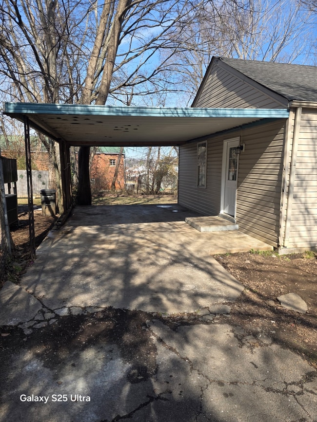 1225 Greenfield Dr in Clarksville, TN - Building Photo - Building Photo