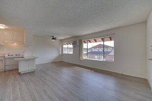 Encino Verde Apartments in Encino, CA - Building Photo