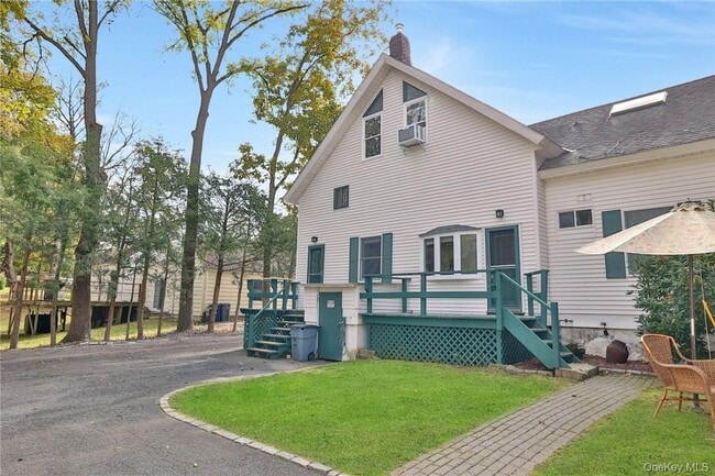 28 School St in Armonk, NY - Building Photo - Building Photo