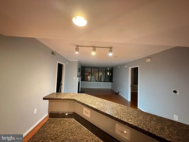 2220 Fairfax Dr in Arlington, VA - Building Photo - Building Photo