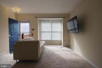 7831 Gum Springs Village Dr in Alexandria, VA - Building Photo - Building Photo