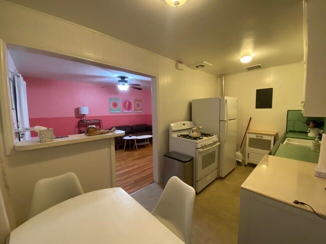 824 Pearl St, Unit D in Santa Monica, CA - Foto de edificio - Building Photo