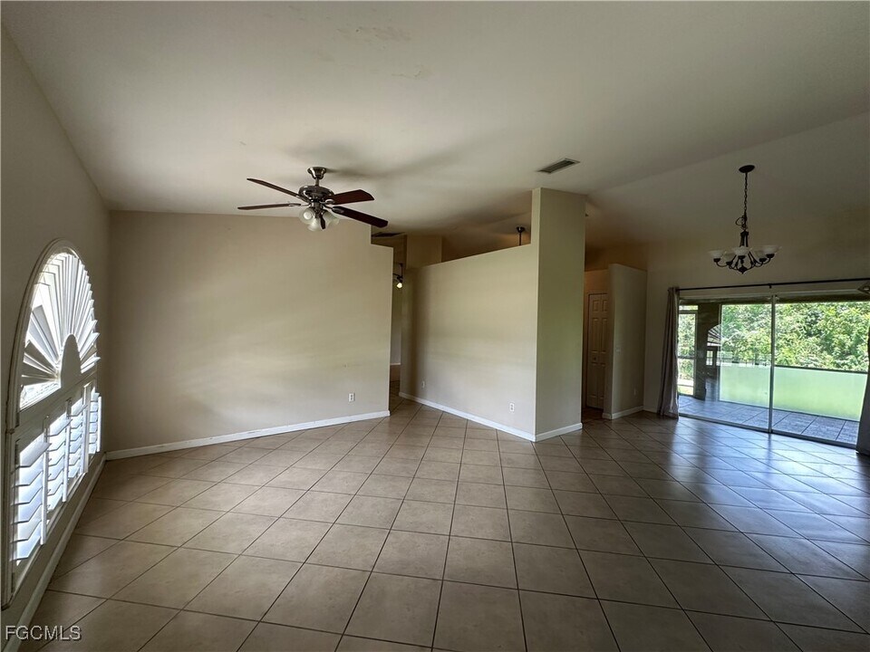 8347 Caloosa Rd in Ft. Myers, FL - Building Photo