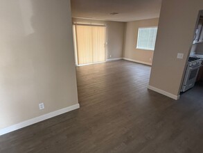 4901 Chantilly Ave in Las Vegas, NV - Building Photo - Building Photo