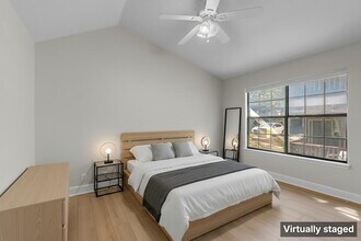 2215 Post Rd in Austin, TX - Foto de edificio - Building Photo