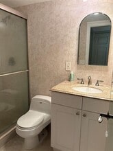 4502 N Federal Hwy in Lighthouse Point, FL - Foto de edificio - Building Photo