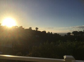 1935 Nautilus St in San Diego, CA - Building Photo