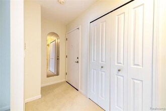 24356 E River Rd, Unit 14 in Grosse Ile Township, MI - Building Photo - Building Photo