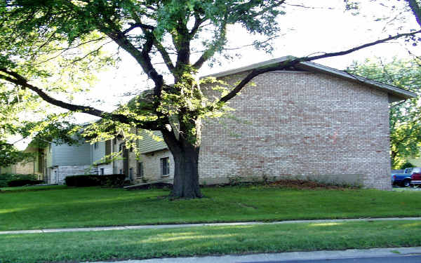 1342-1344 S 14th St in St. Charles, IL - Building Photo