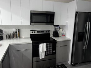 8036 NW 41 Ct in Sunrise, FL - Building Photo - Building Photo