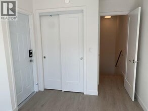 720 E 3rd St in North Vancouver, BC - Building Photo - Building Photo