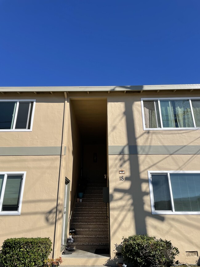 18 Linden Ave, Unit 2