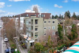 Beautiful City Living Close to Beaches in Seattle, WA - Building Photo - Building Photo