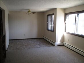 761 S 9th St in Bird Island, MN - Building Photo - Building Photo