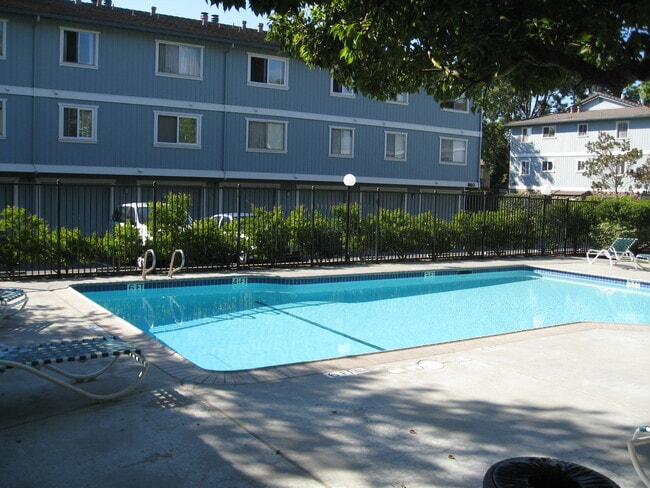 852 Apricot Ave in Campbell, CA - Building Photo - Building Photo