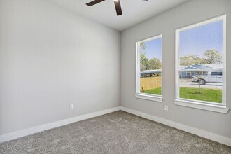 2519 E Overton Rd in Dallas, TX - Building Photo - Building Photo