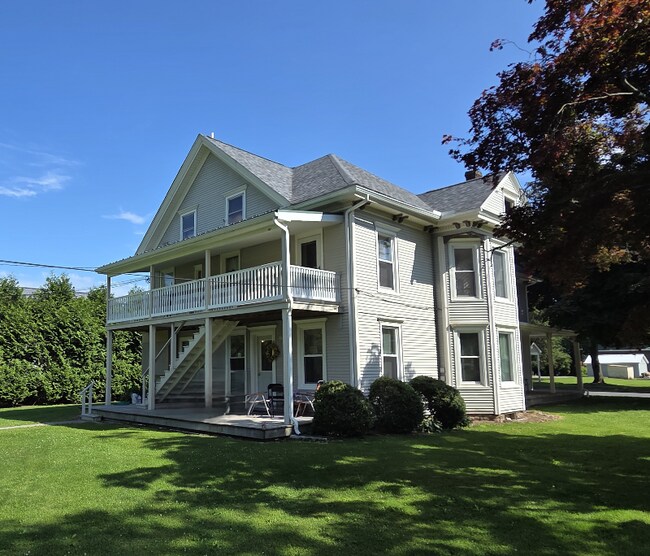 210 E Pine St in Selinsgrove, PA - Building Photo - Building Photo