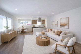 1302 Amethyst St in Redondo Beach, CA - Building Photo - Building Photo