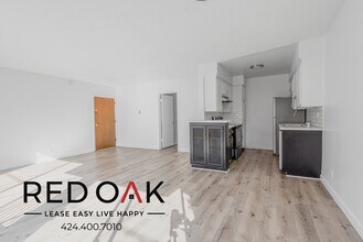 2065 Rodney Dr in Los Angeles, CA - Building Photo - Building Photo