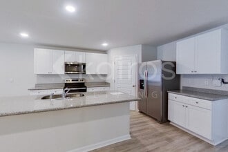 321 Monarch Ln in Pensacola, FL - Foto de edificio - Building Photo