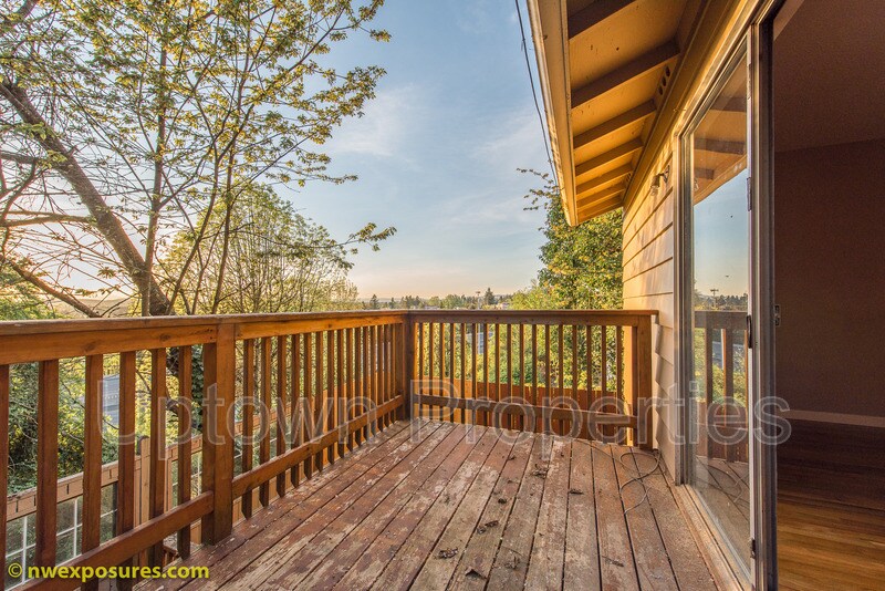 12025 SW 64th Ave in Portland, OR - Building Photo