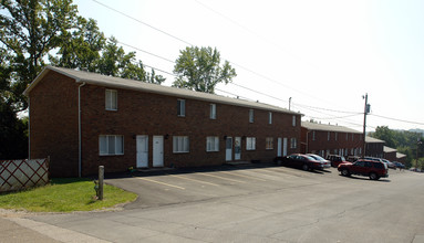 Oak Terrace Apartments in Parkersburg, WV - Building Photo - Building Photo