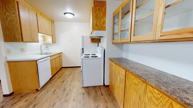 3050 Old Hwy 8 in Roseville, MN - Building Photo - Building Photo