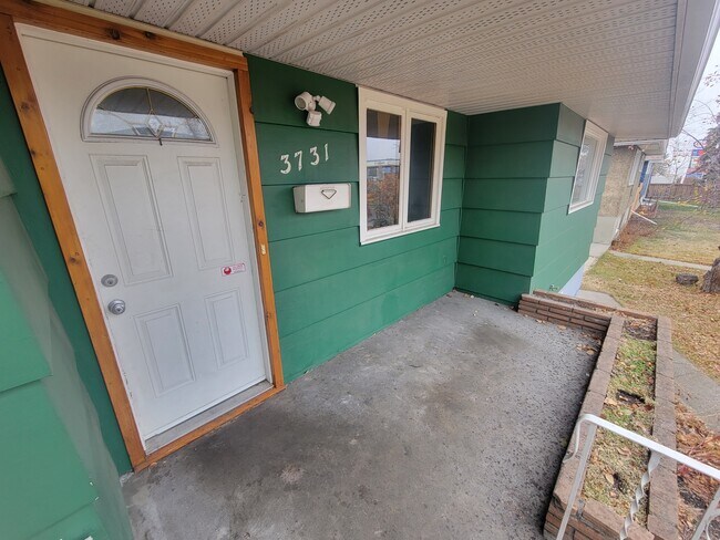 3731 Richmond Rd SW in Calgary, AB - Building Photo - Building Photo