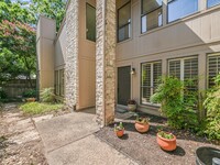 8003 Raintree Pl in Austin, TX - Foto de edificio - Building Photo