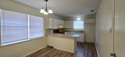 111 Queens Ct in Longview, TX - Building Photo - Building Photo