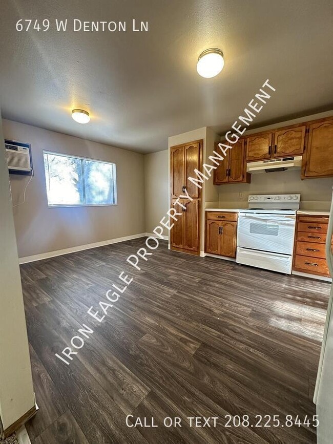 6749 W Denton Ln in Boise, ID - Building Photo - Building Photo