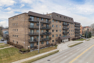 960 S River Rd in Des Plaines, IL - Foto de edificio - Primary Photo