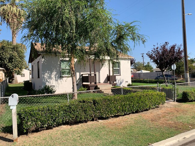 1000 Woodrow Ave in Bakersfield, CA - Building Photo - Building Photo