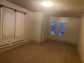 105 North St, Unit Apartment B in Mcdonald, PA - Building Photo - Building Photo
