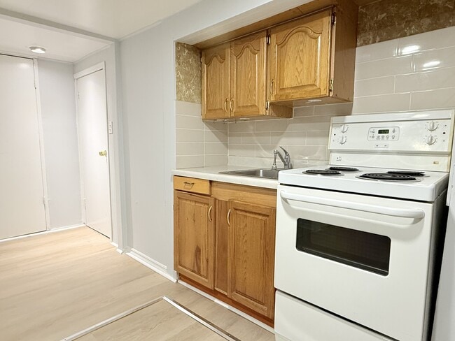 1664 Goyeau St in Windsor, ON - Building Photo - Building Photo