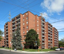 Collingwood Manor in Hamilton, ON - Building Photo