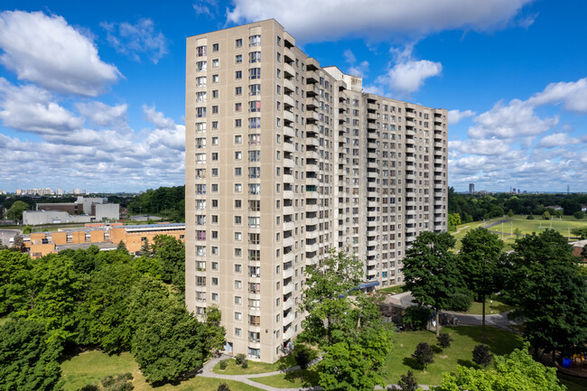 Forest Manor in Toronto, ON - Building Photo - Building Photo