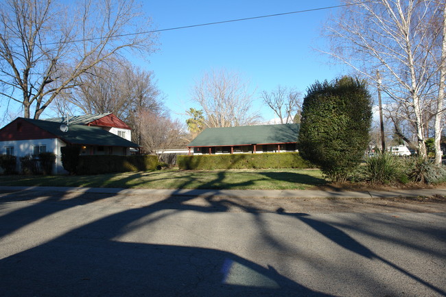 1602 Spruce Ave in Chico, CA - Foto de edificio - Building Photo