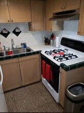 4725 5th Ave NE, Unit Basement in Seattle, WA - Foto de edificio - Building Photo