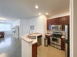 3401 Parkridge Cir in Sarasota, FL - Building Photo - Building Photo