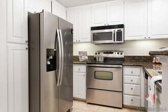 9263 Regents Rd, Unit B207 in La Jolla, CA - Building Photo - Building Photo