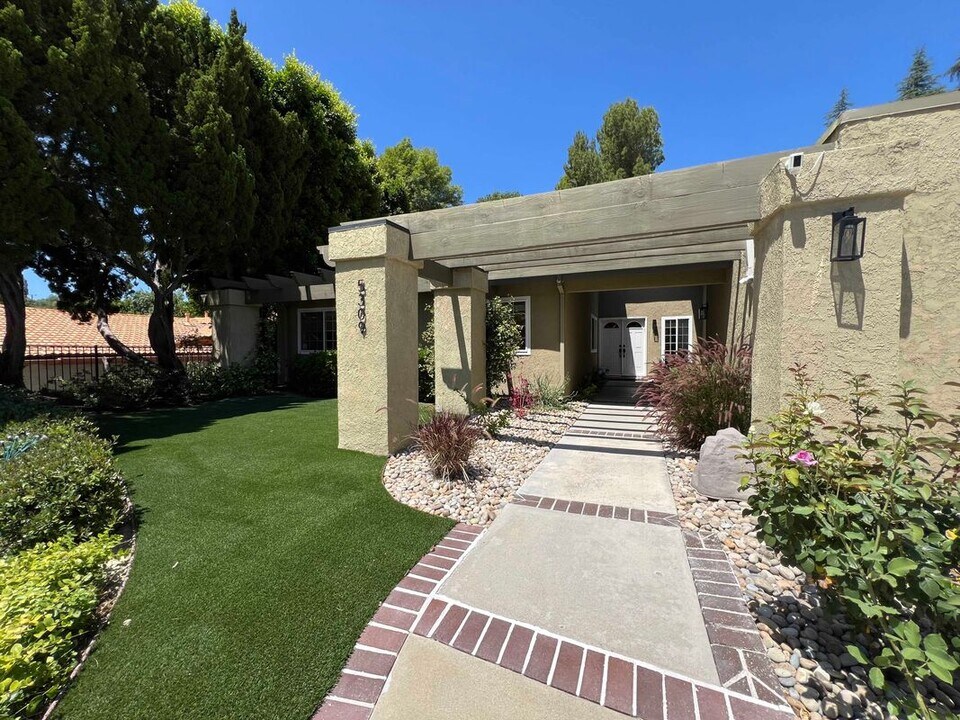 5309 Lockhurst Dr in Los Angeles, CA - Building Photo