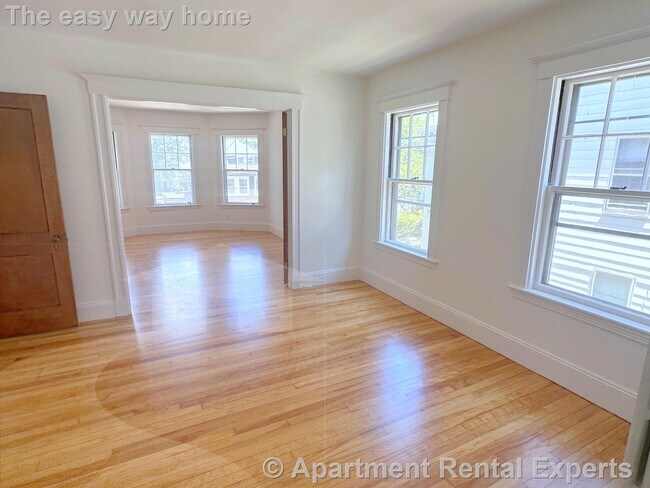26 Upland Rd in Cambridge, MA - Foto de edificio - Building Photo