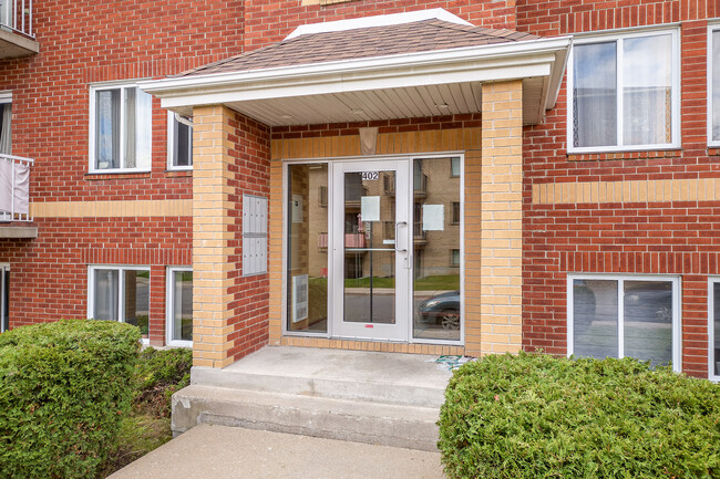 400 Clapin Pl in Laval, QC - Building Photo - Building Photo