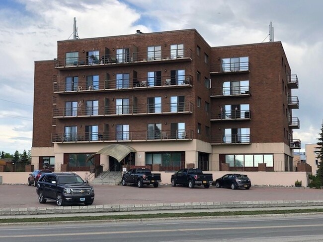 property at 3105 Lakeshore Dr