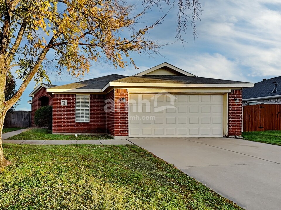 516 Lone Star Park Ln in Ponder, TX - Building Photo