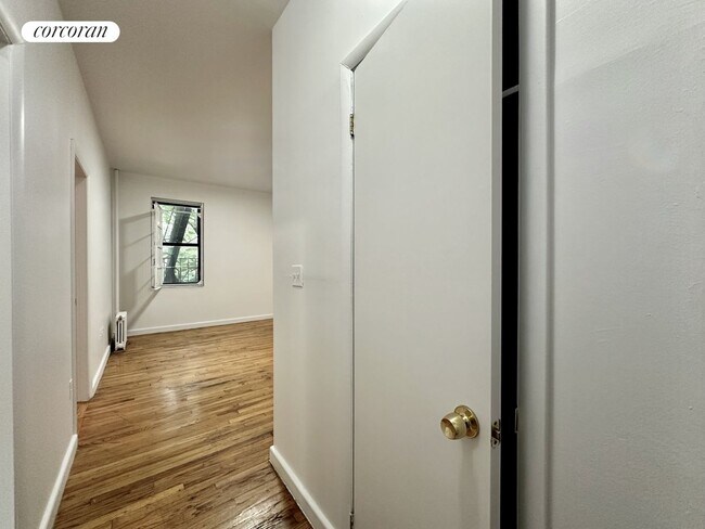 206 St Nicholas Ave in New York, NY - Building Photo - Building Photo