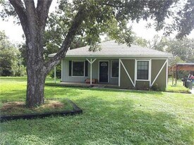 601 Valley St in San Marcos, TX - Building Photo