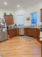 406 Medford St, Unit 1 in Somerville, MA - Foto de edificio - Building Photo