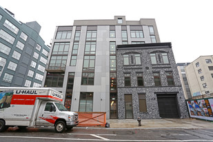 Ice Cream Factory Lofts in Brooklyn, NY - Foto de edificio - Building Photo